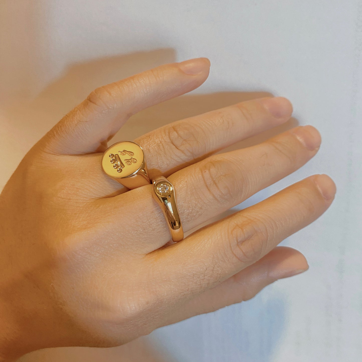 Initial Signet Ring in 18k Yellow Gold