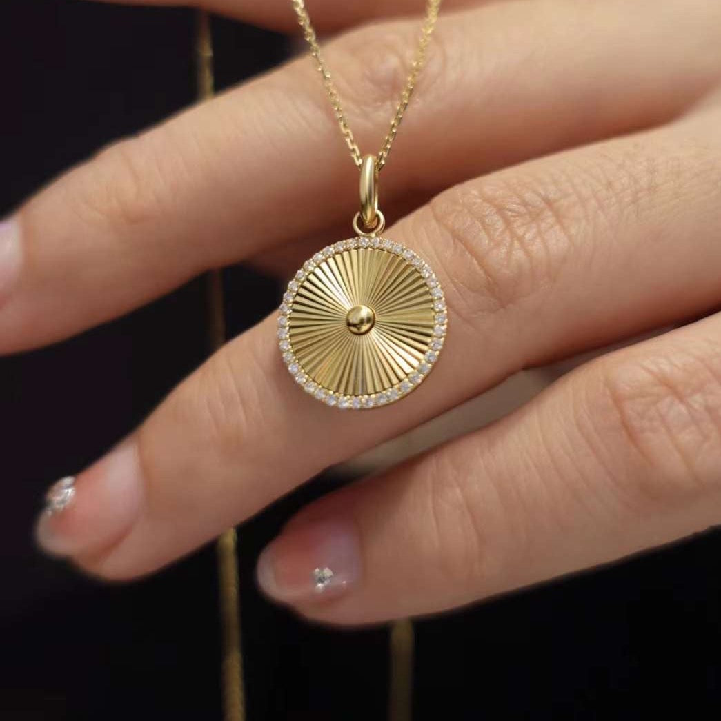 Round Pendant Diamond Necklace  in 18k Yellow Gold