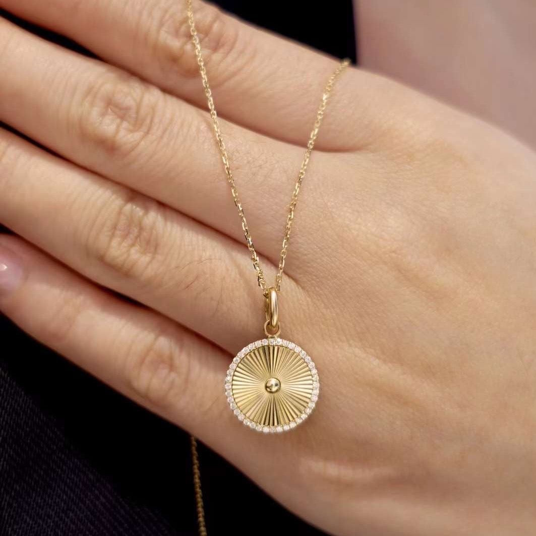 Round Pendant Diamond Necklace  in 18k Yellow Gold