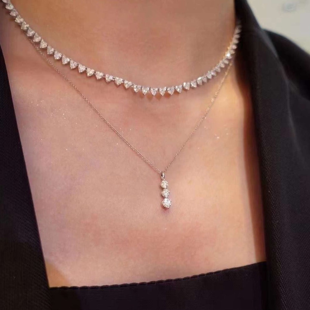 Graduated Round Diamond Drop Necklace in 18k White Gold