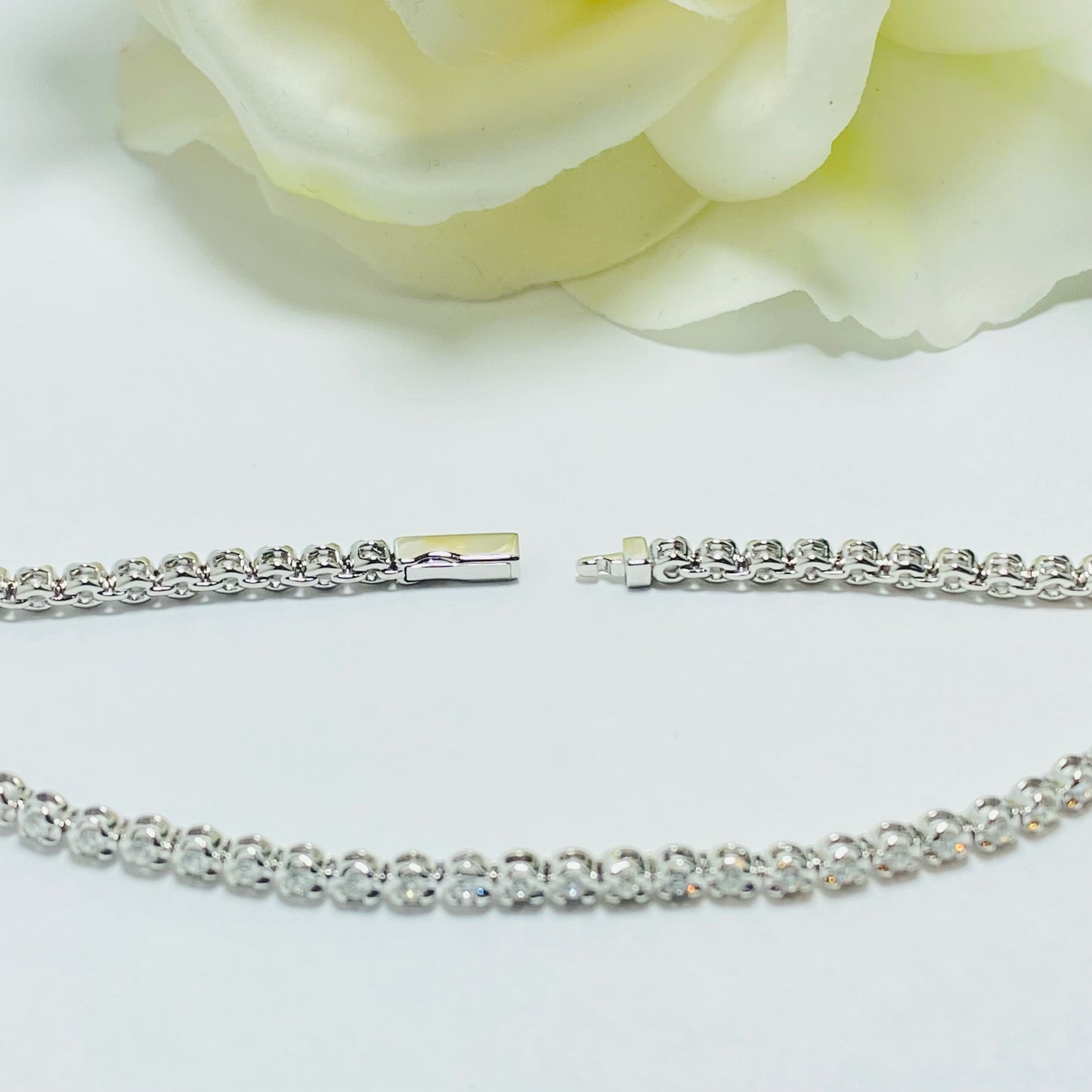 Round Diamond Tennis Bracelet Illusion Setting in 18k White Gold