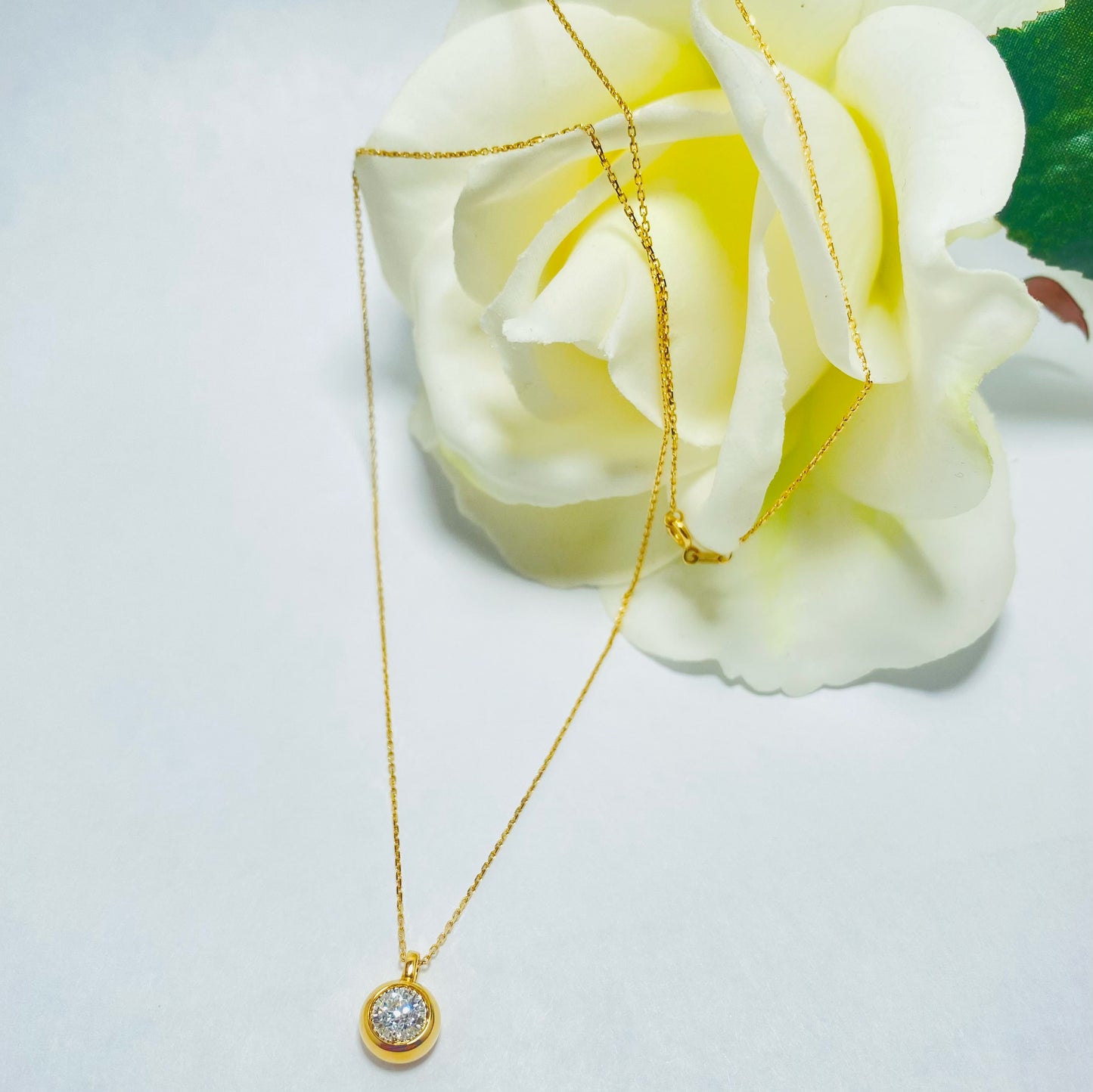 Round Diamond Solitaire Pendant Necklace in 18k Yellow Gold