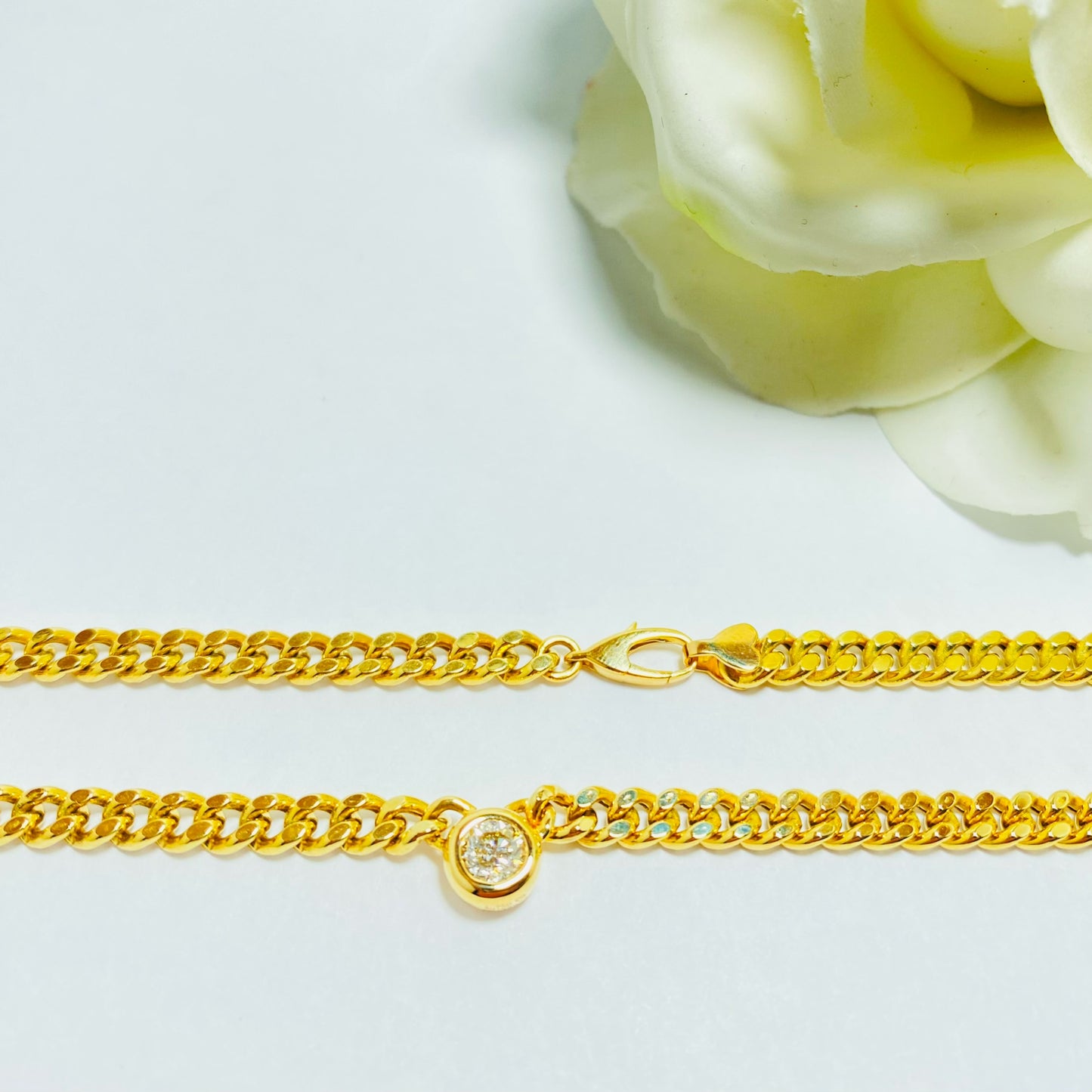 Cuban Link Diamond Solitaire Necklace in 18k Yellow Gold